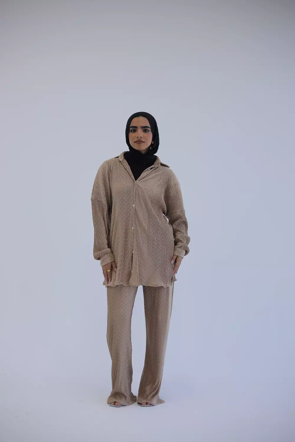 Brown wavy suit  image