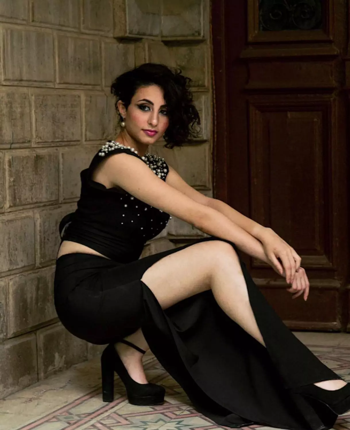 Black embroidered tailleur.  1