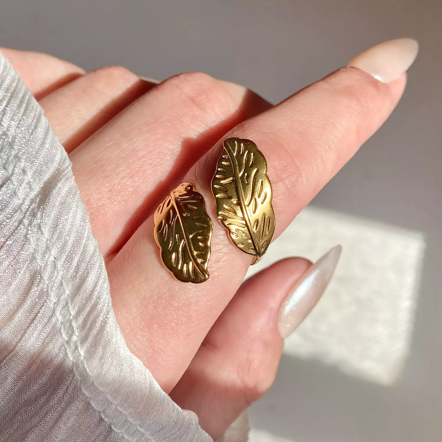 2 big tree leaves stainless steel ring image