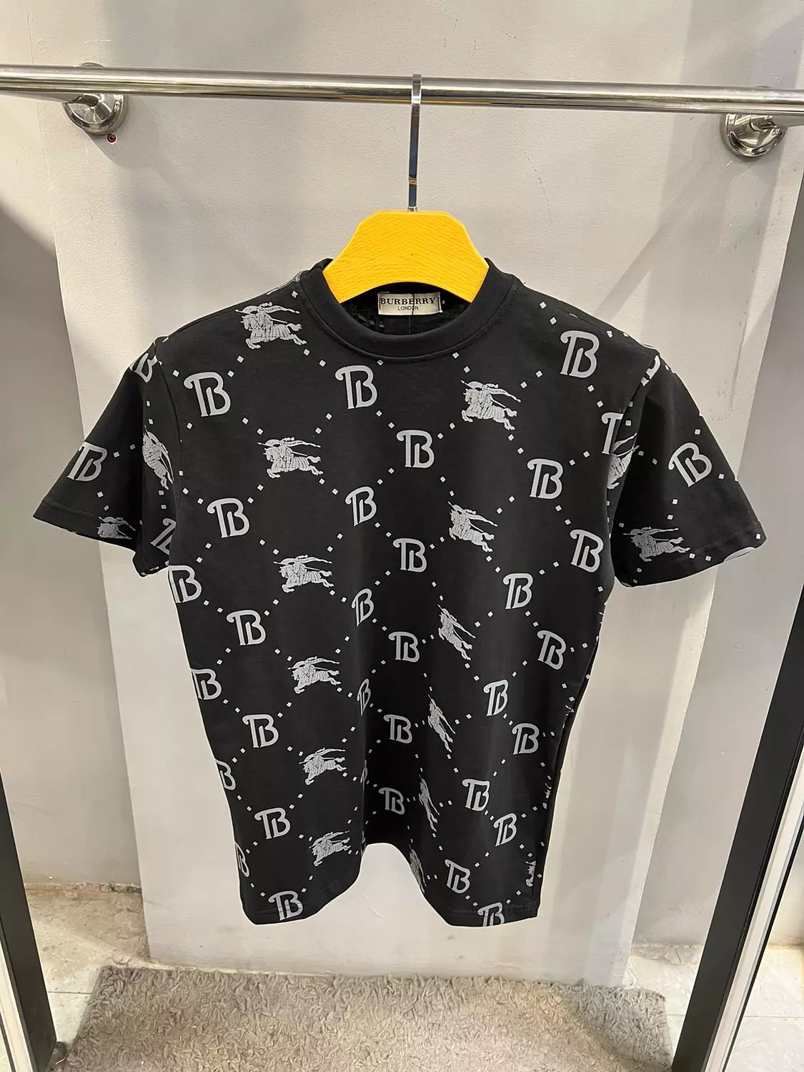 BURBERRY TSHIRT / 1482 4