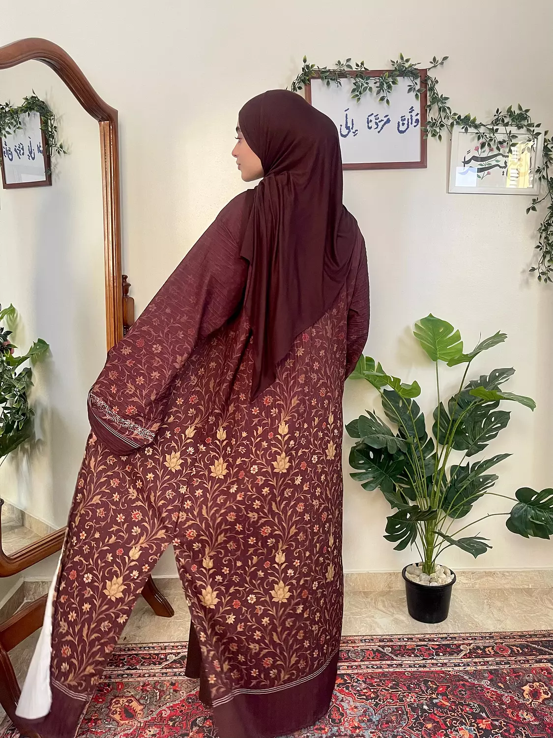 غريبٌ على الدهر حُسنك هذا/كارديجان image