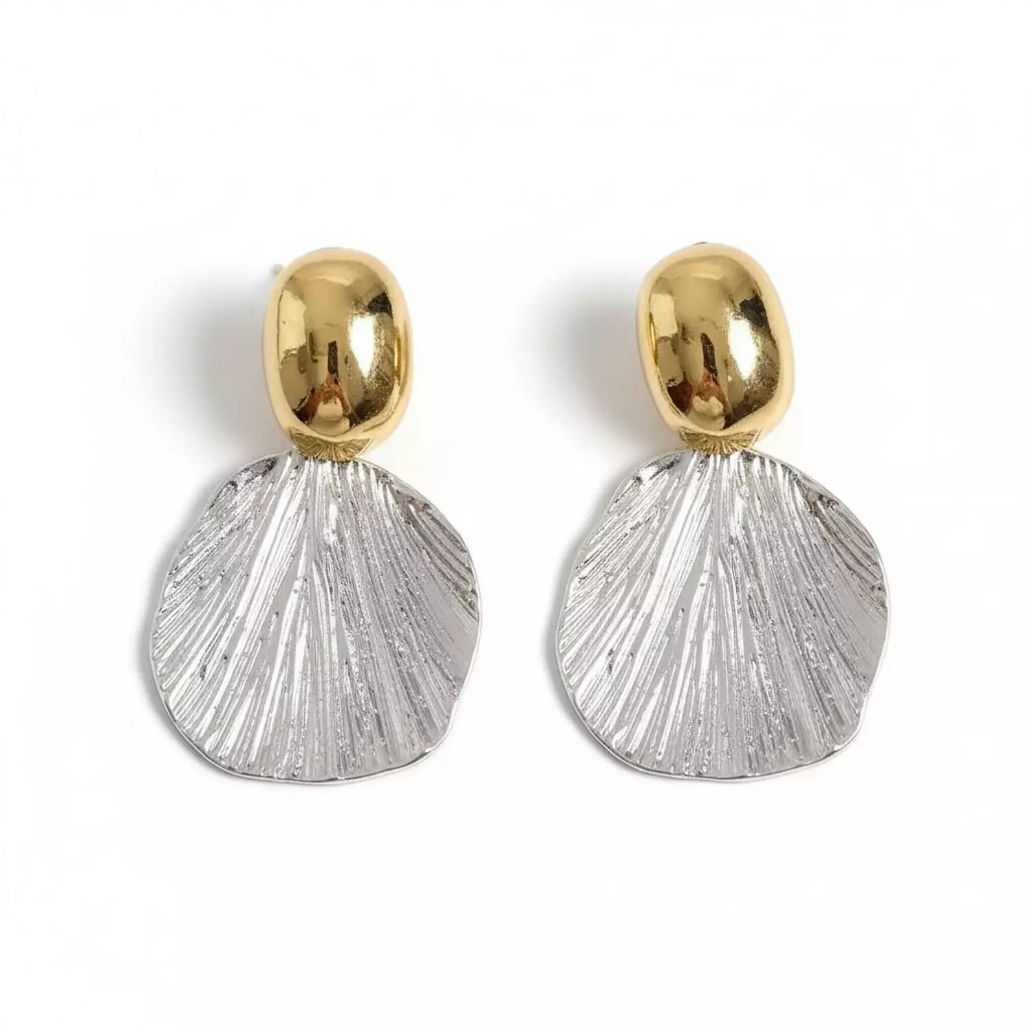 Selene Shell Earrings image