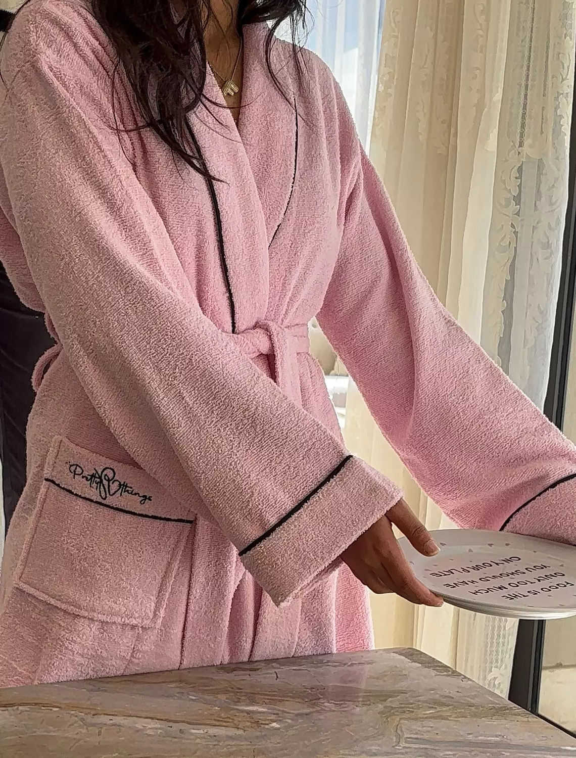 <p><strong>pretty clean bathrobe</strong></p>