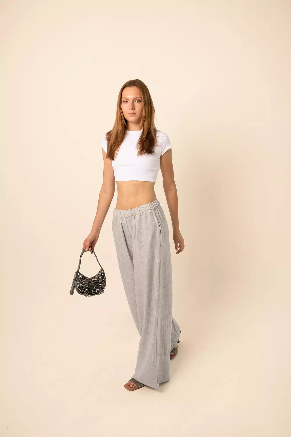 <p style="text-align: start"><strong>Wide-Leg Pants in silver Stripes - Light Grey</strong></p>