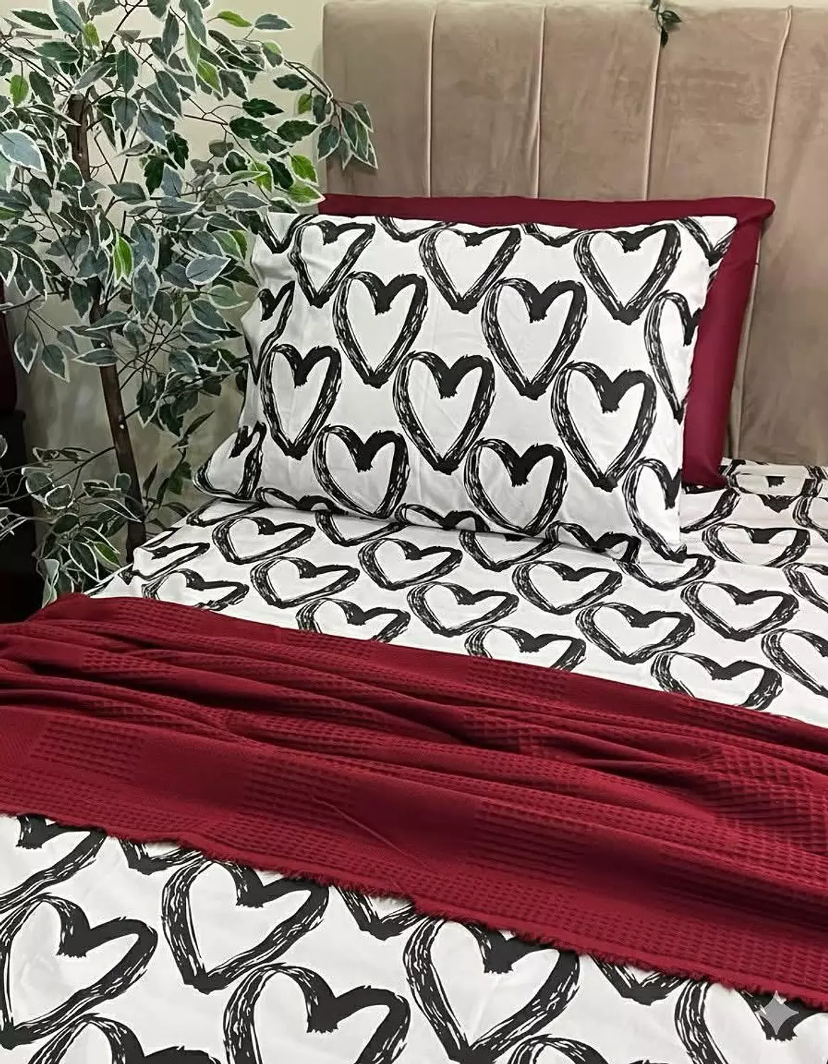 Large Turkish cotton bed sheet set with hearts image
