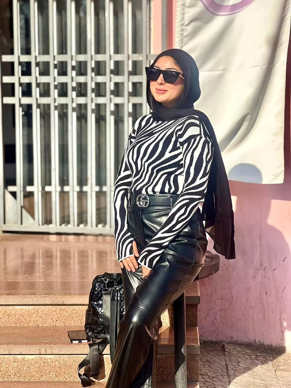 بلوفر تريكو هايكول زيبرا - أبيض و أسود   2