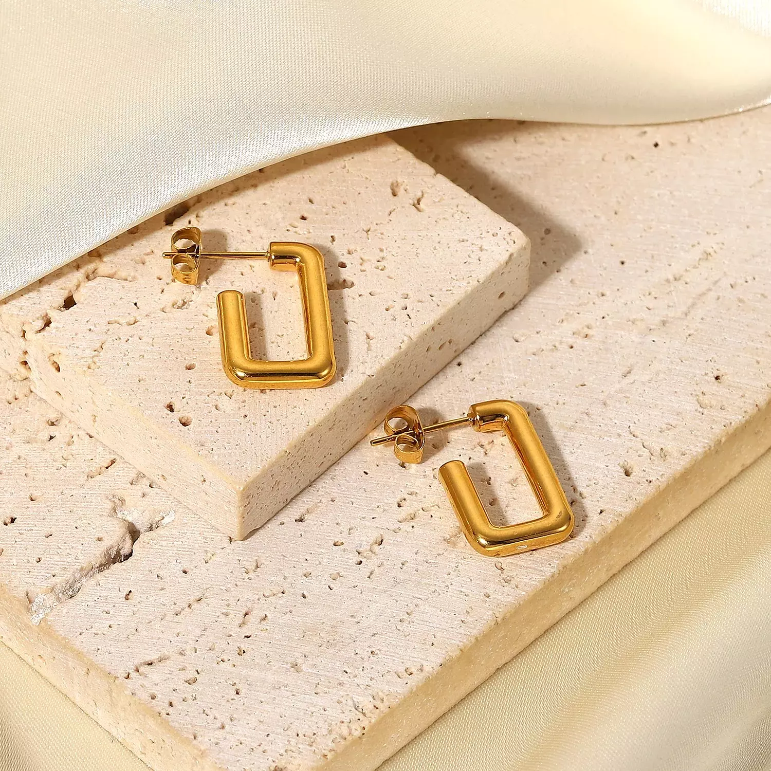 Rectangle shape diamonds earrings  2