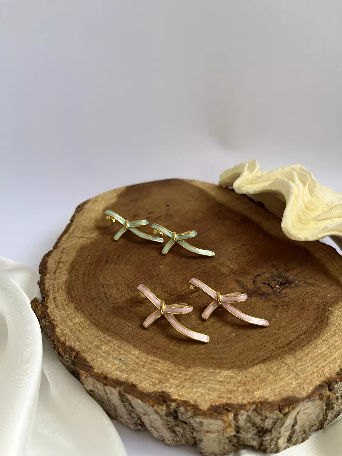 Bow earring  image