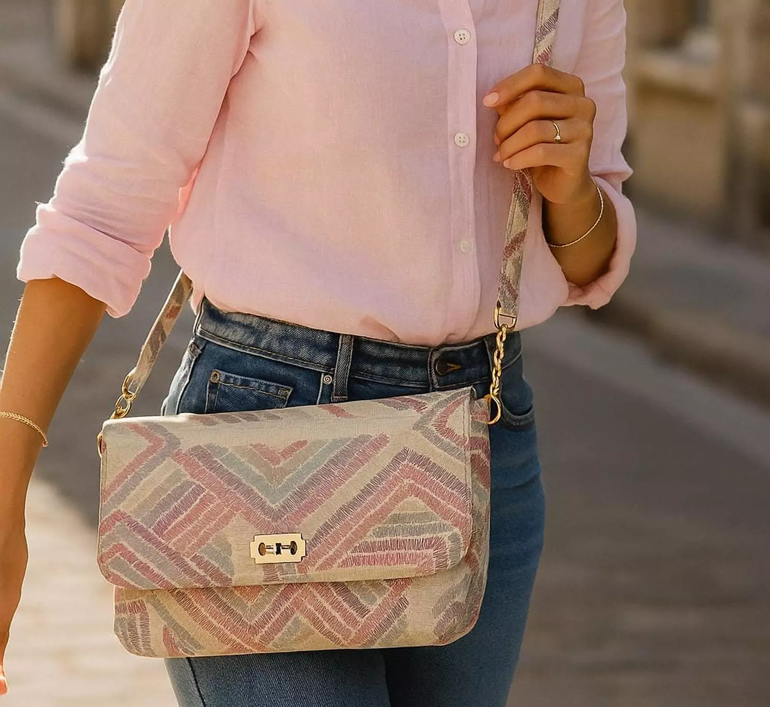 Noly clutch bag pastel image