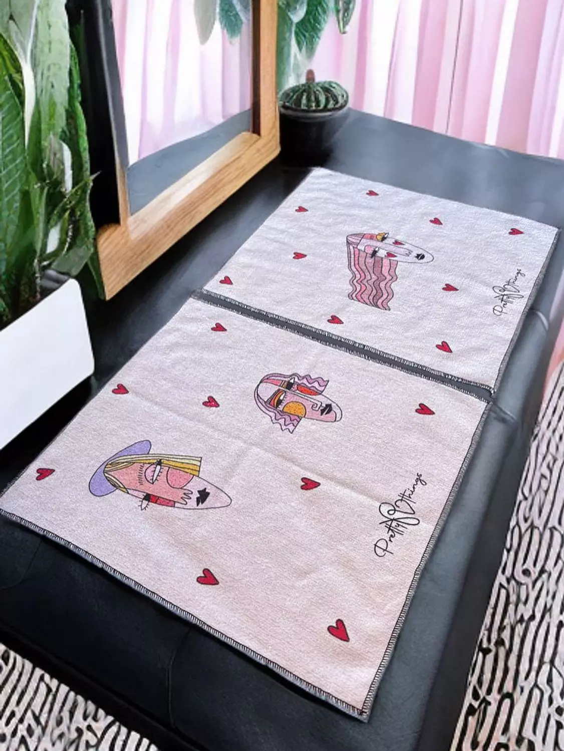<p><strong>pretty face towels set</strong></p>