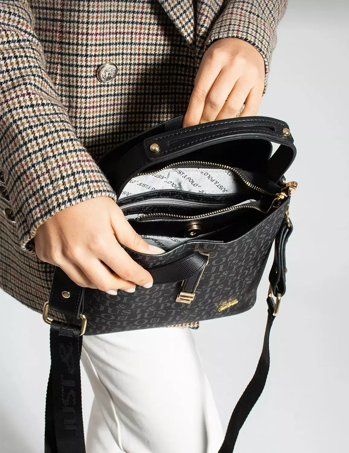 Elegant Black Shoulder Bag from Just Polo with Gold Accents 3