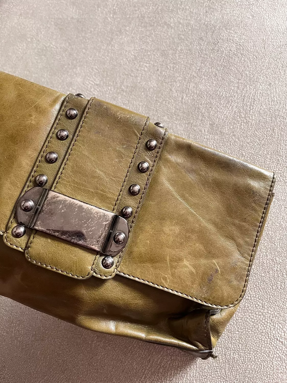 The perfect olive clutch  4