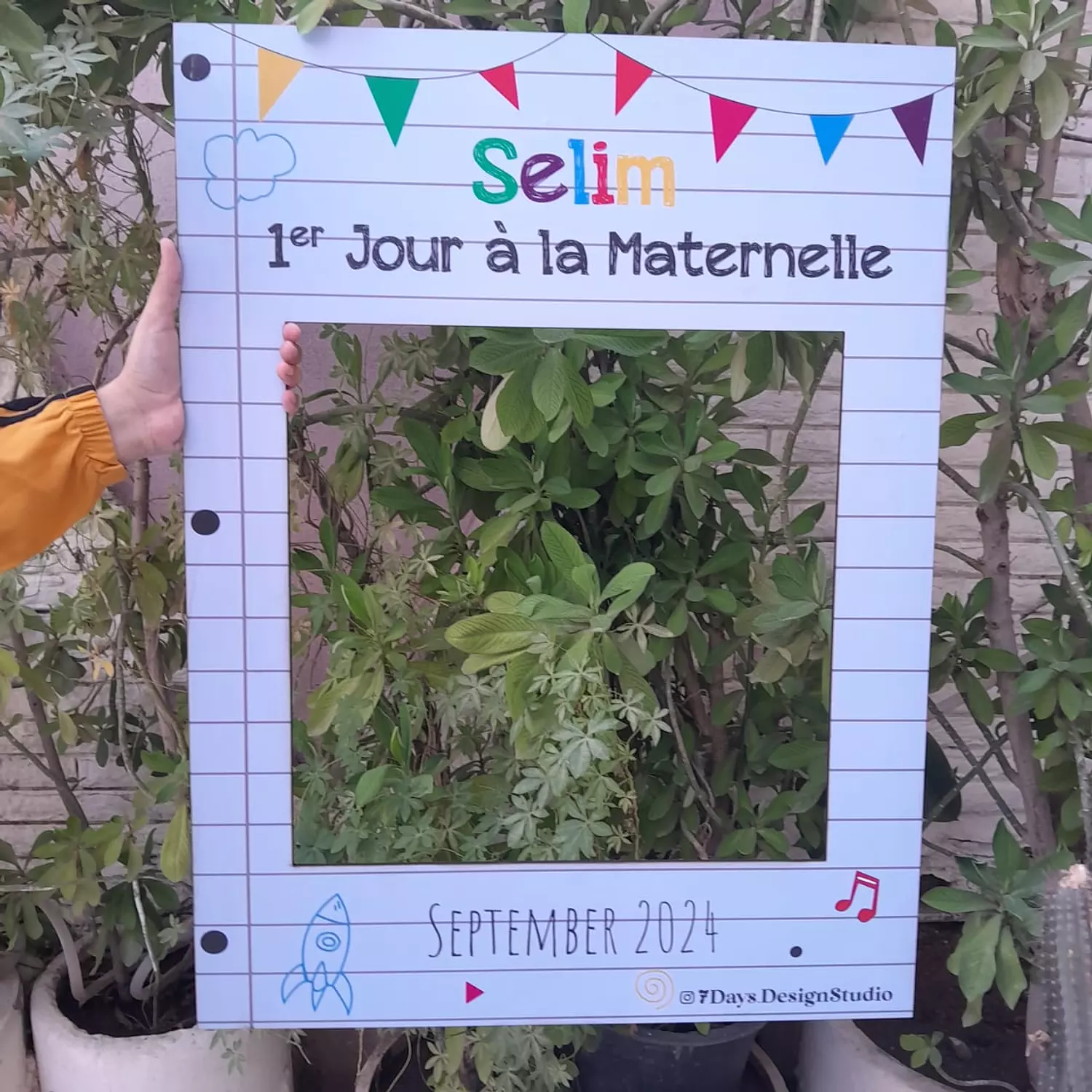 Paper First day of School Photoframe 1
