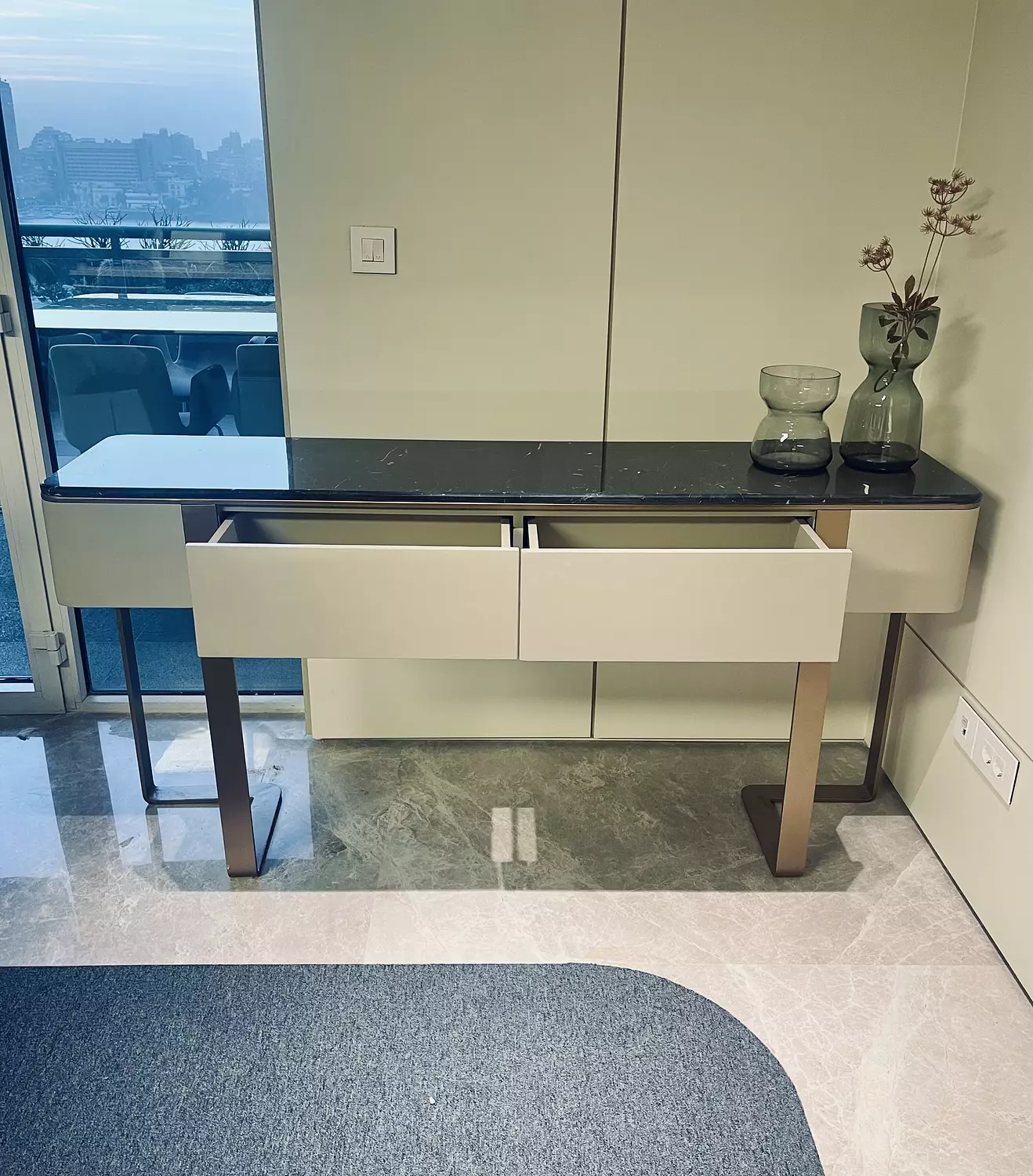 Console 1