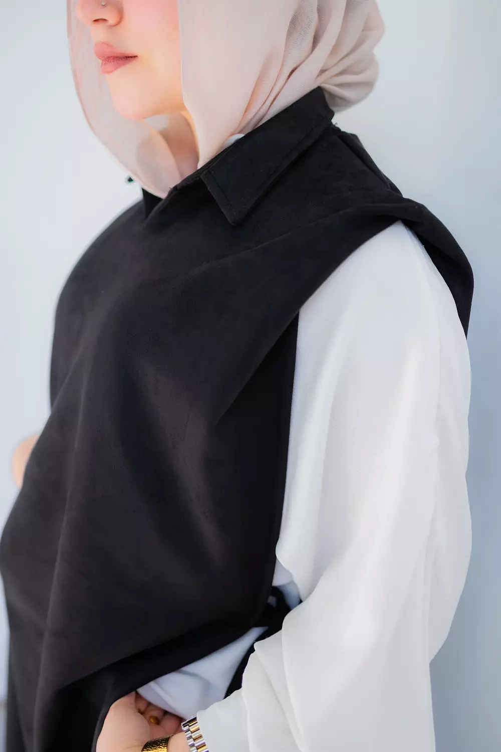 Long Suede Vest Black hover image