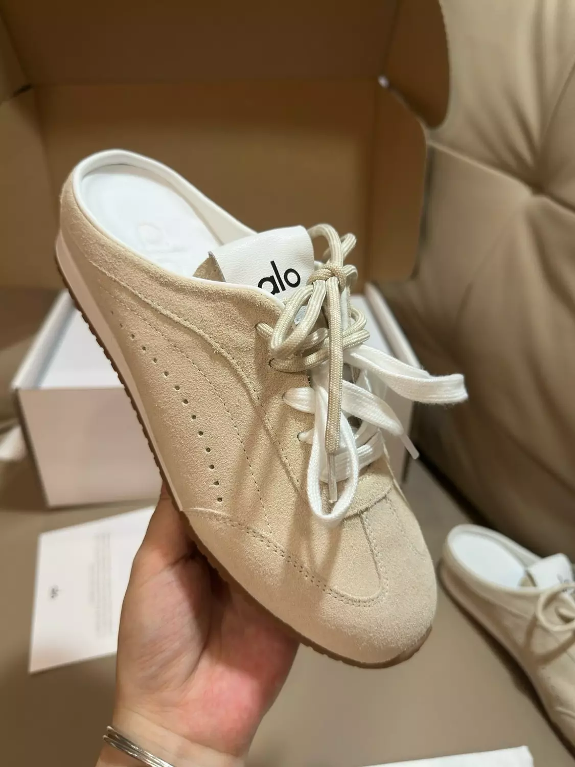 Alo shoes Beej image