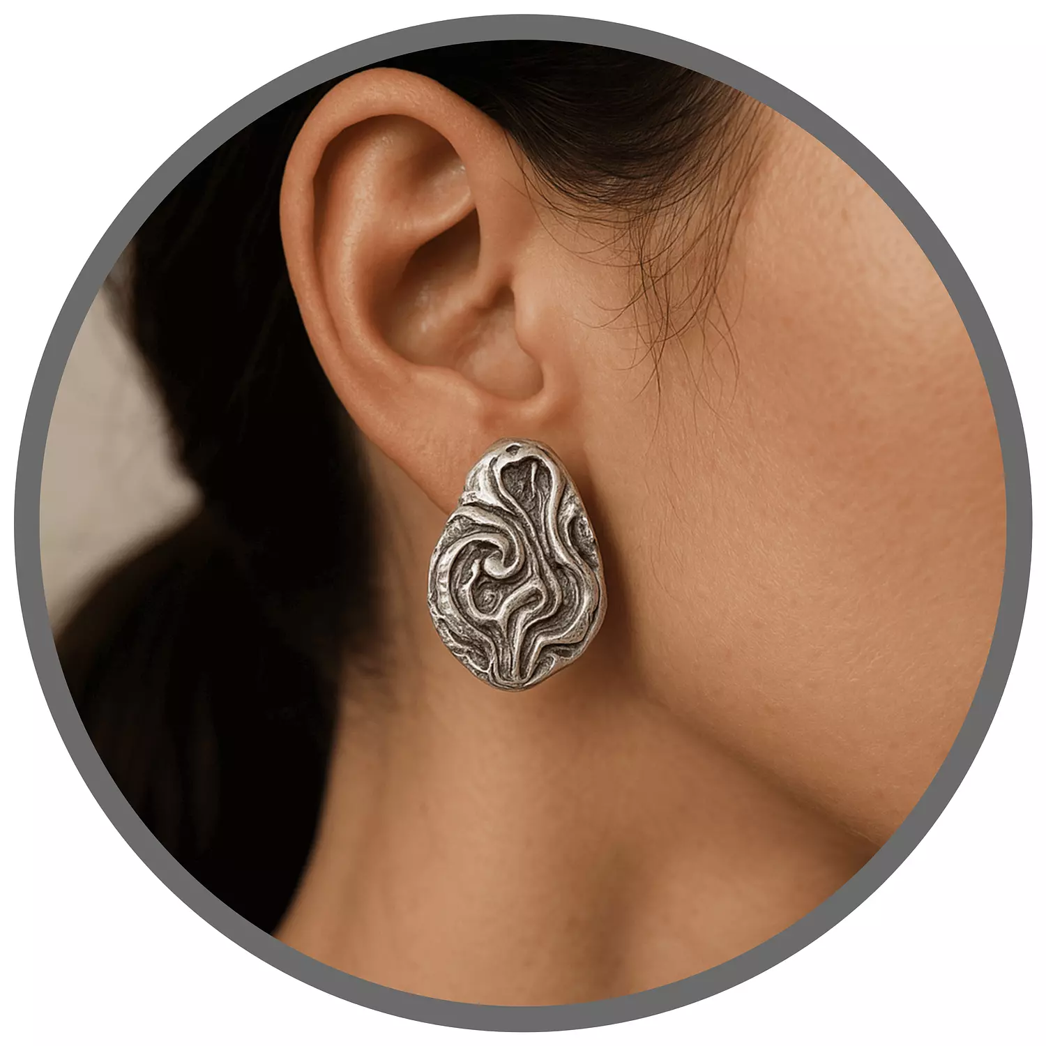 <h3 style="text-align: center">Earrings</h3>