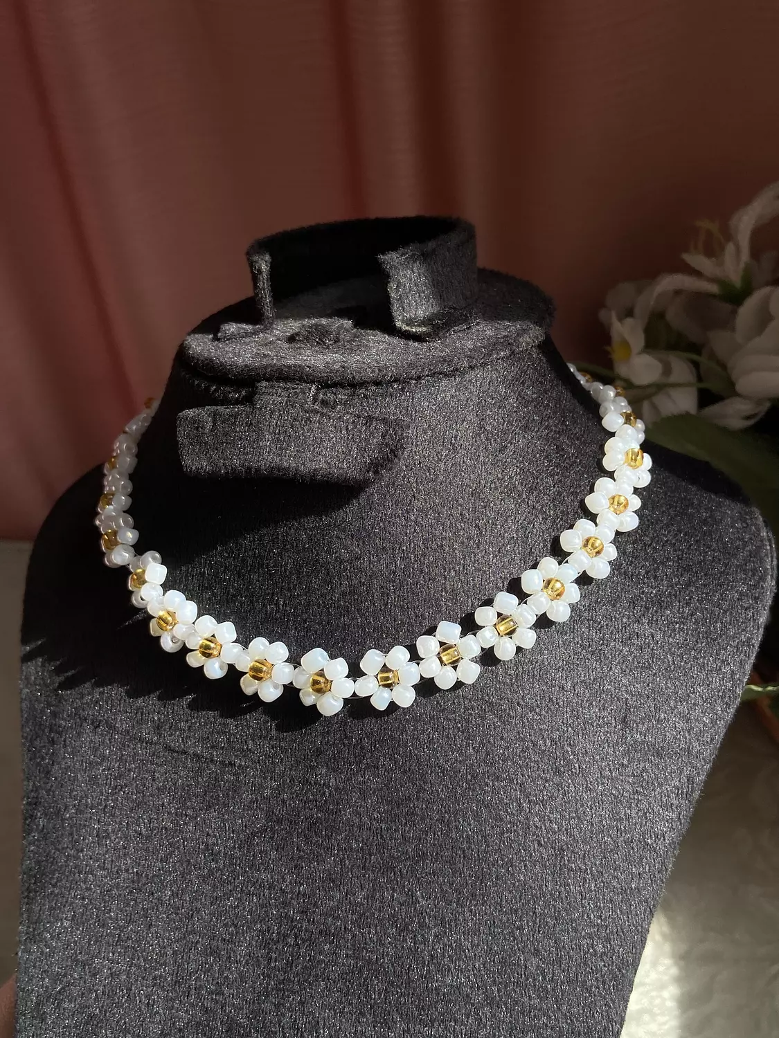 Big white flowers necklace  1