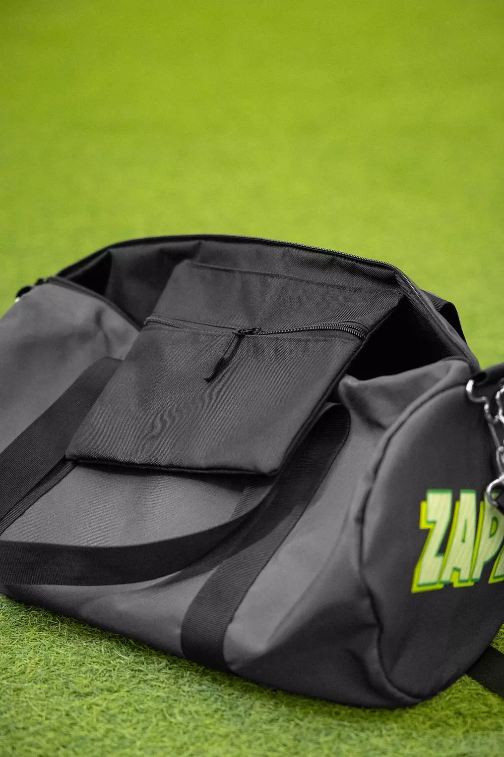 GREY DUFFEL BAG 2