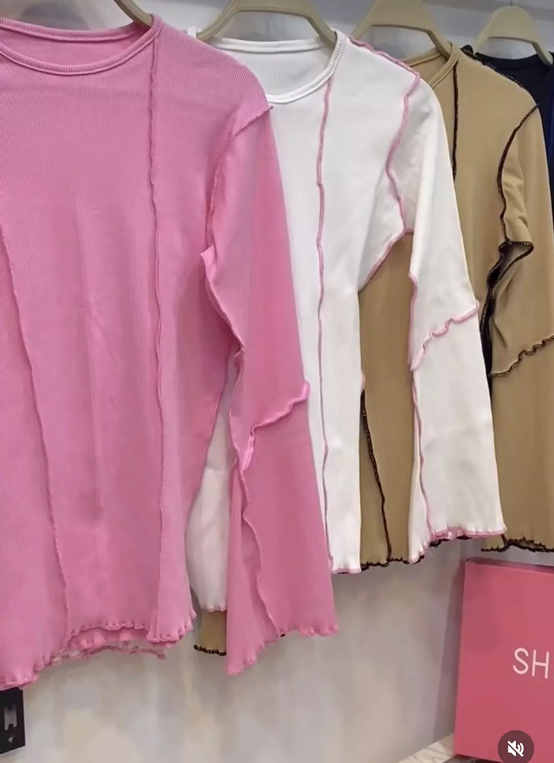 Fan sleeves top 1