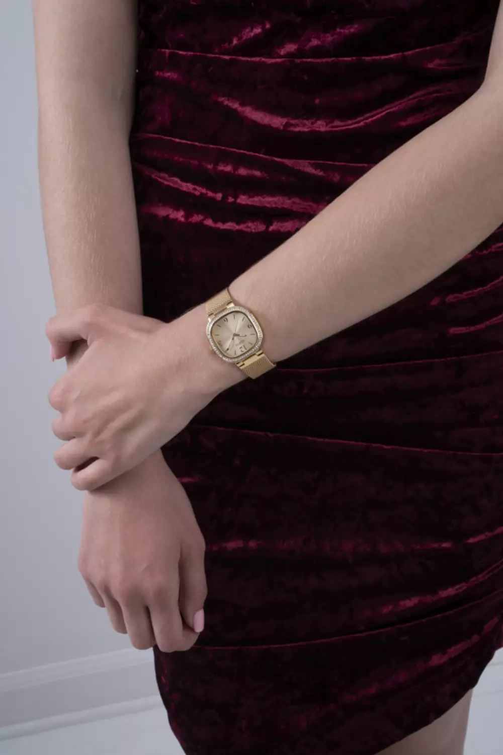 GUESS GW0354L2 Women's  Watch Gold Tone Stainless Steel/Mesh Bracelet 7