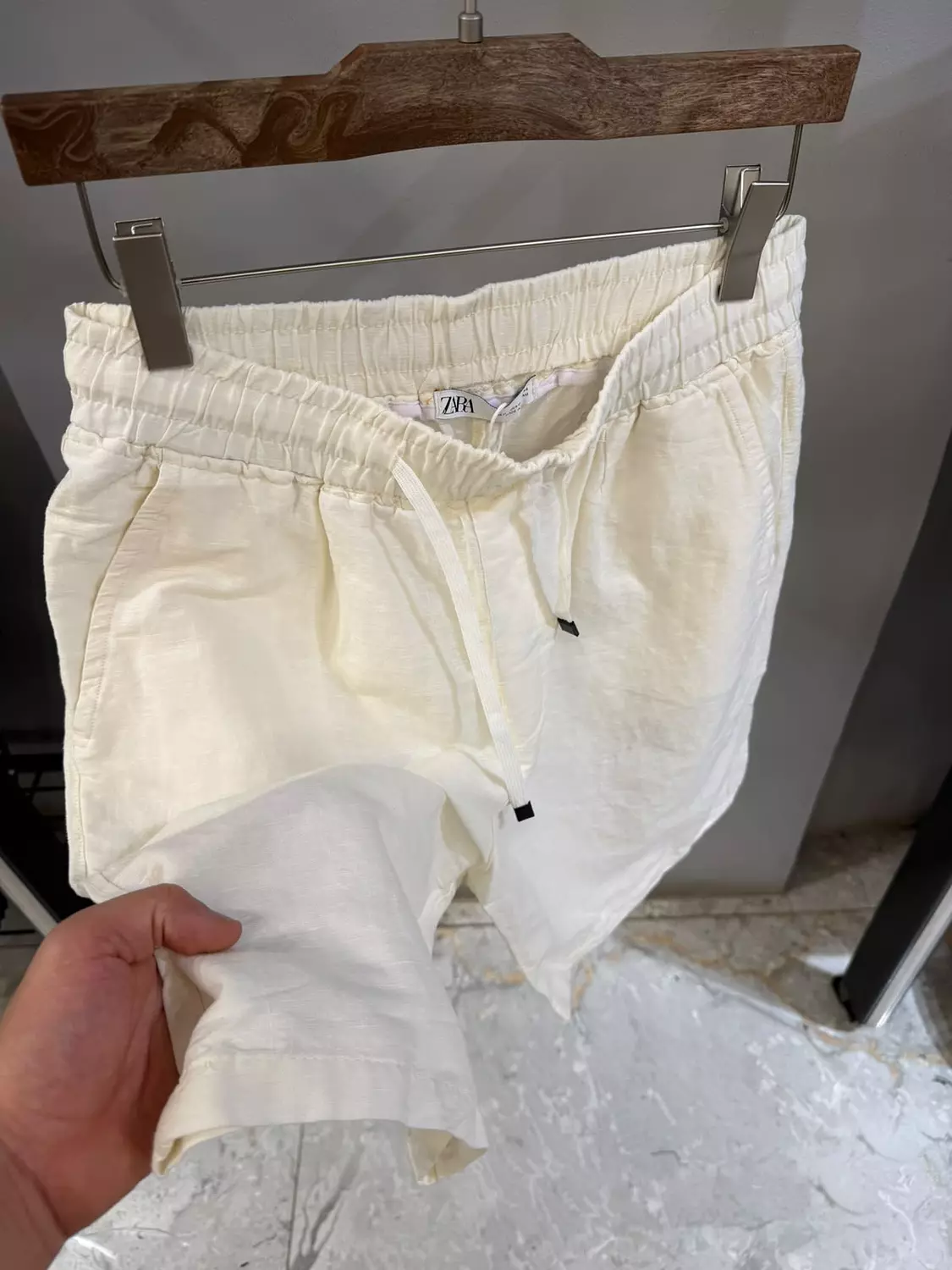 zara linen short \ 2379000 hover image