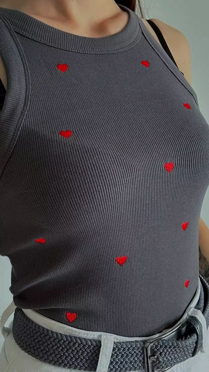 Cropped Ribbed Cotton Tank – Embroidered with Red Hearts image