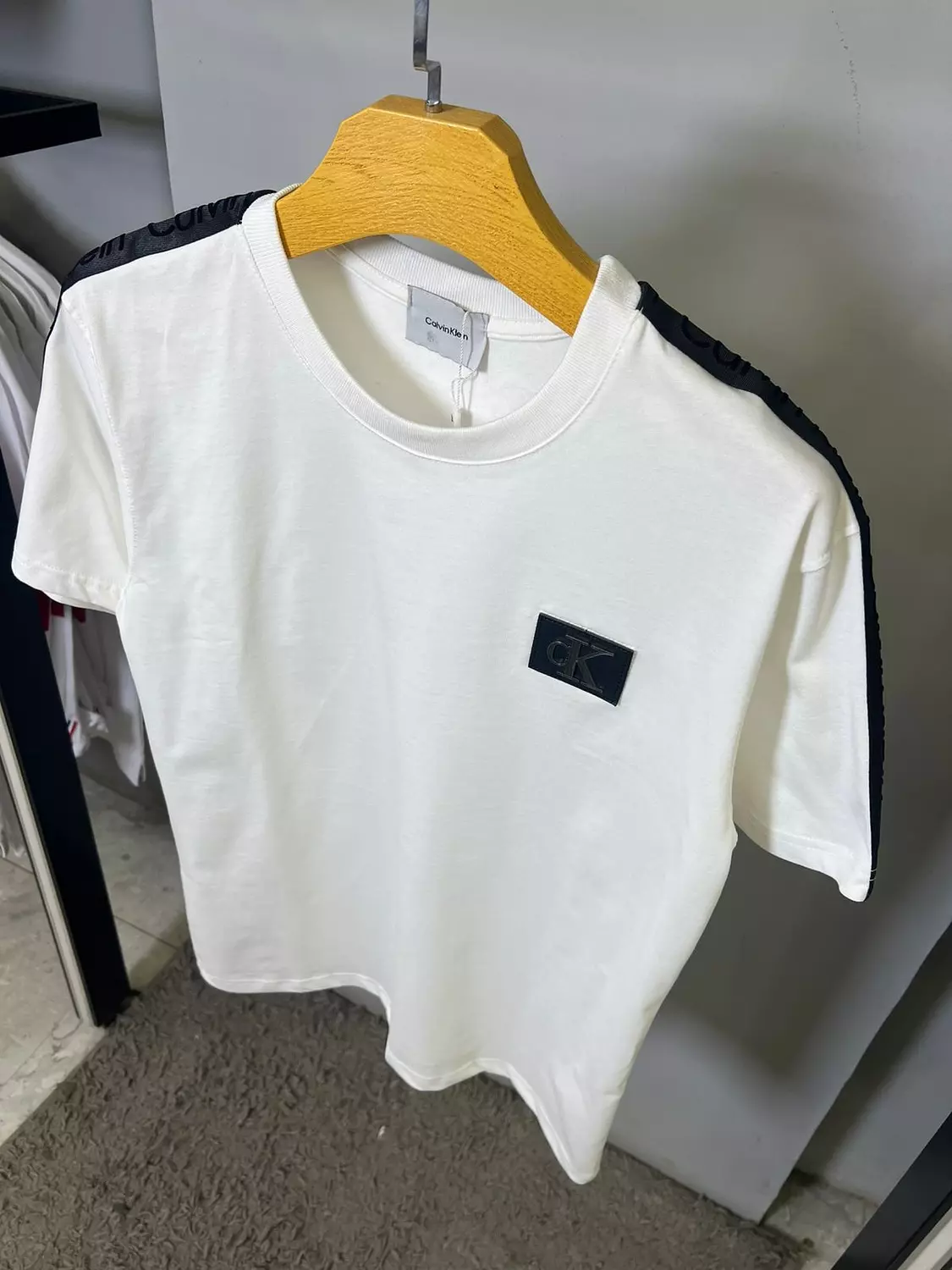 CALVIN KLEIN TSHIRT / 1424 2