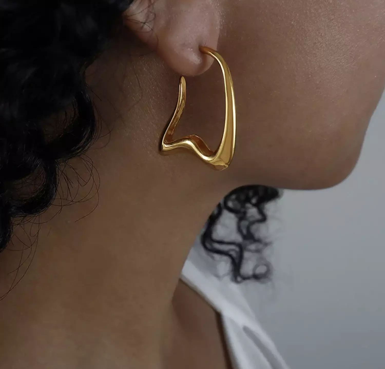 Flura Earrings  image