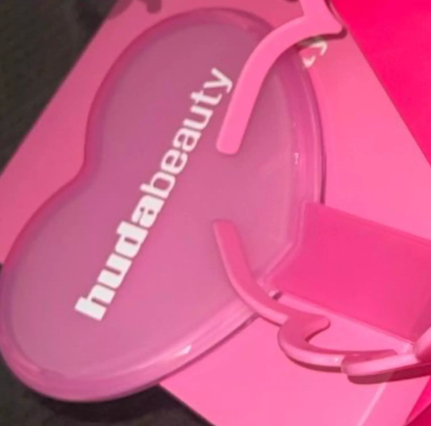 Huda Beauty Mirror in Hot Pink 2