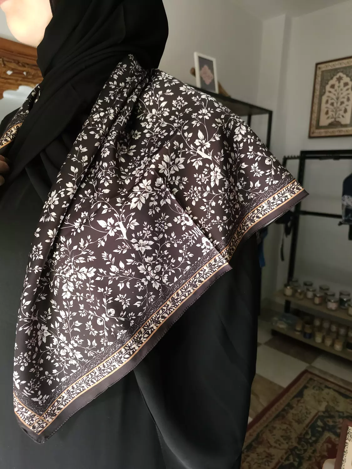 فَعُودِي صُلْبٌ لا يَلِينُ لِغَامِزٍ .. وَقَلْبِيَ سَيْفٌ لا يُفَلُّ لَهُ حَدُّ/إيشارب image