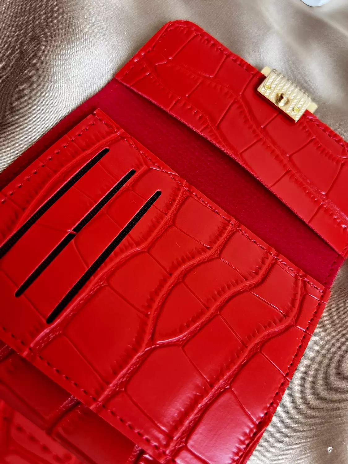 Red wallet .. 3