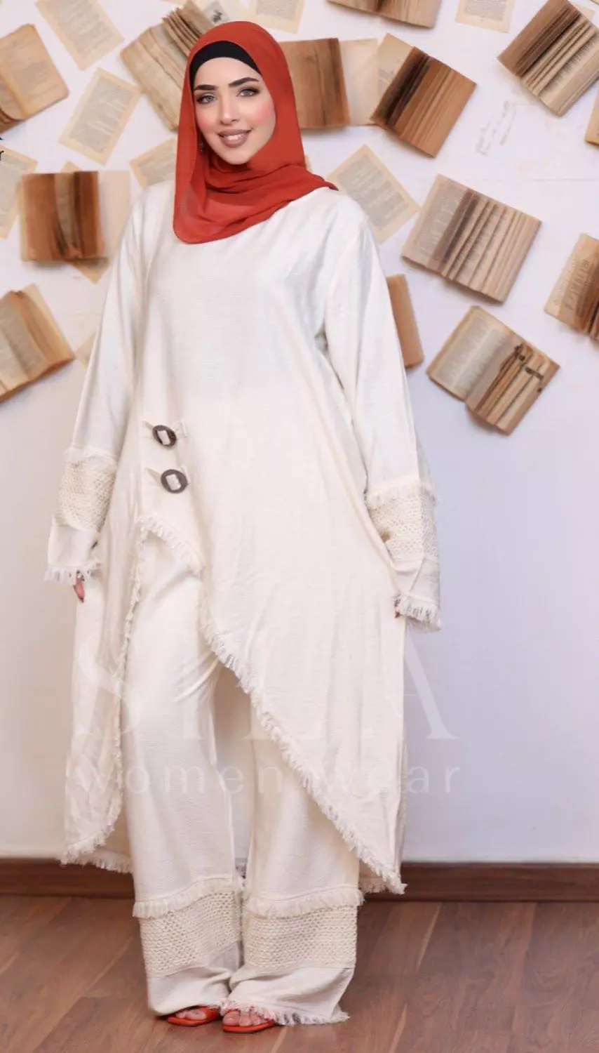 Linen Suit with Delicate Guipure – Effortless Elegance 3