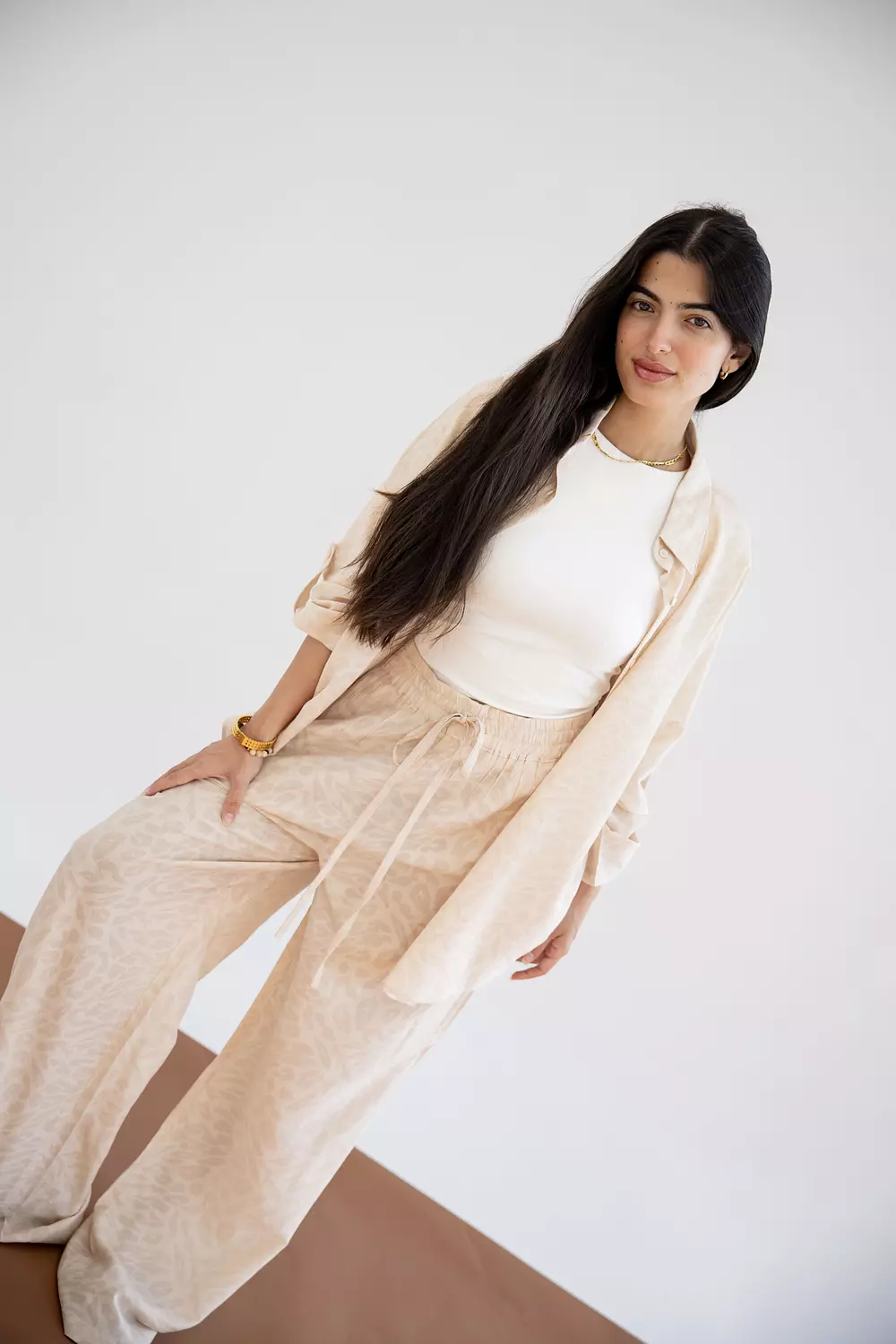 A Female Roar set in beige 4
