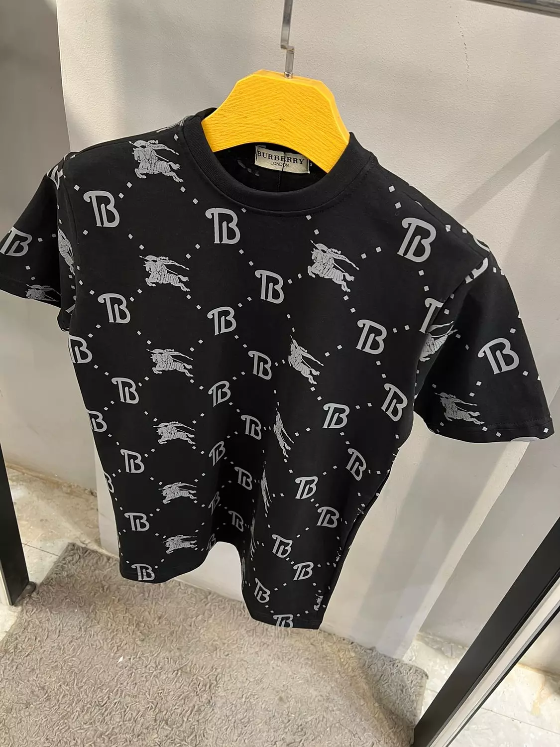 BURBERRY TSHIRT / 1482 7