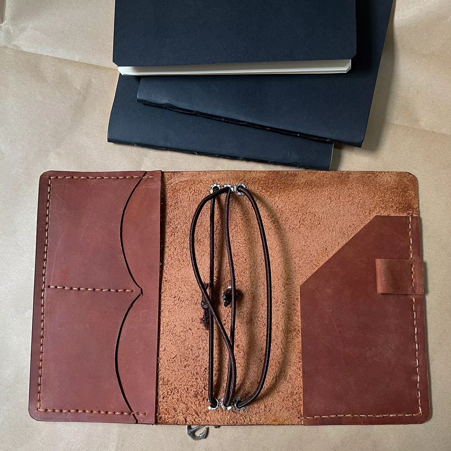 Bifold A6 with pockets  8