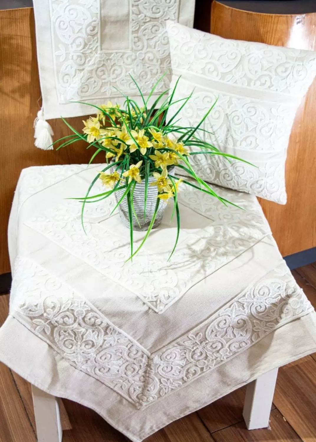 <h4><span>Modern Table Cover</span></h4>