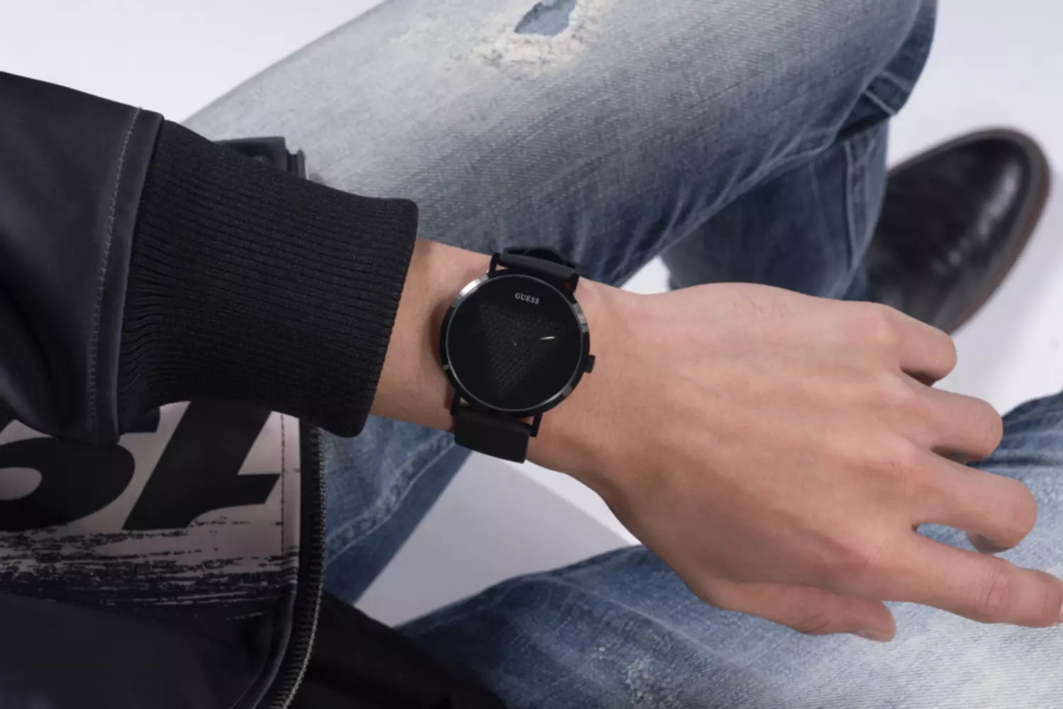 GUESS W1161G2 Men's  Watch Black Silicone Strap 4