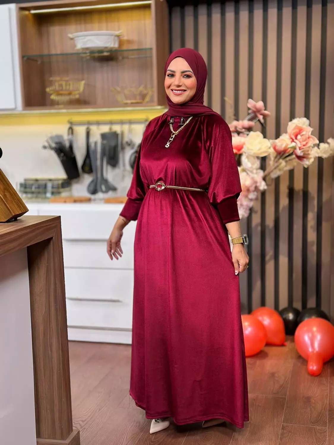 <p style="text-align: center"><br><span style="color: rgb(0, 0, 0)"><strong>Velvet Maxi Dress</strong></span></p>