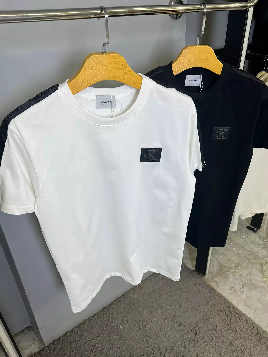 CALVIN KLEIN TSHIRT / 1424 7