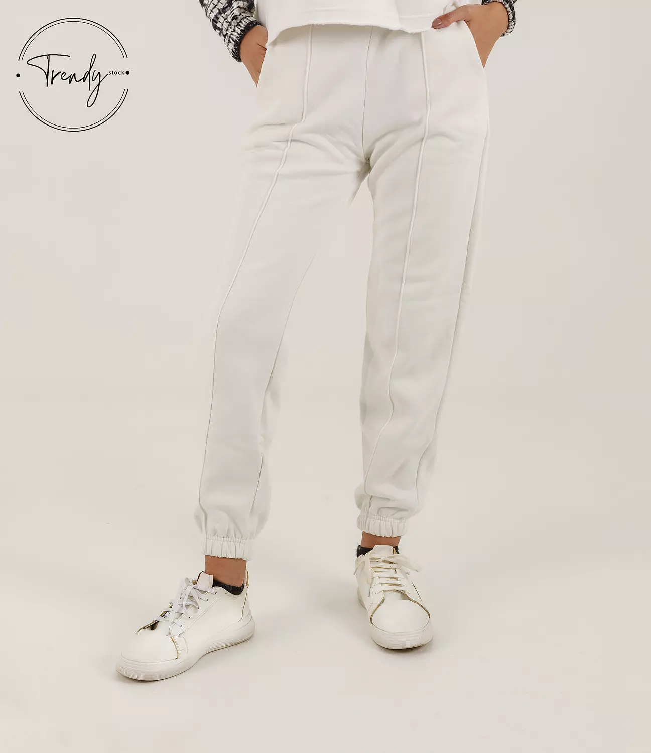 Plain Sweatpants with closed leg 5