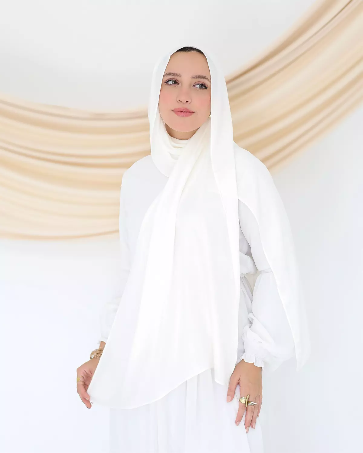 Off-white Elegance image