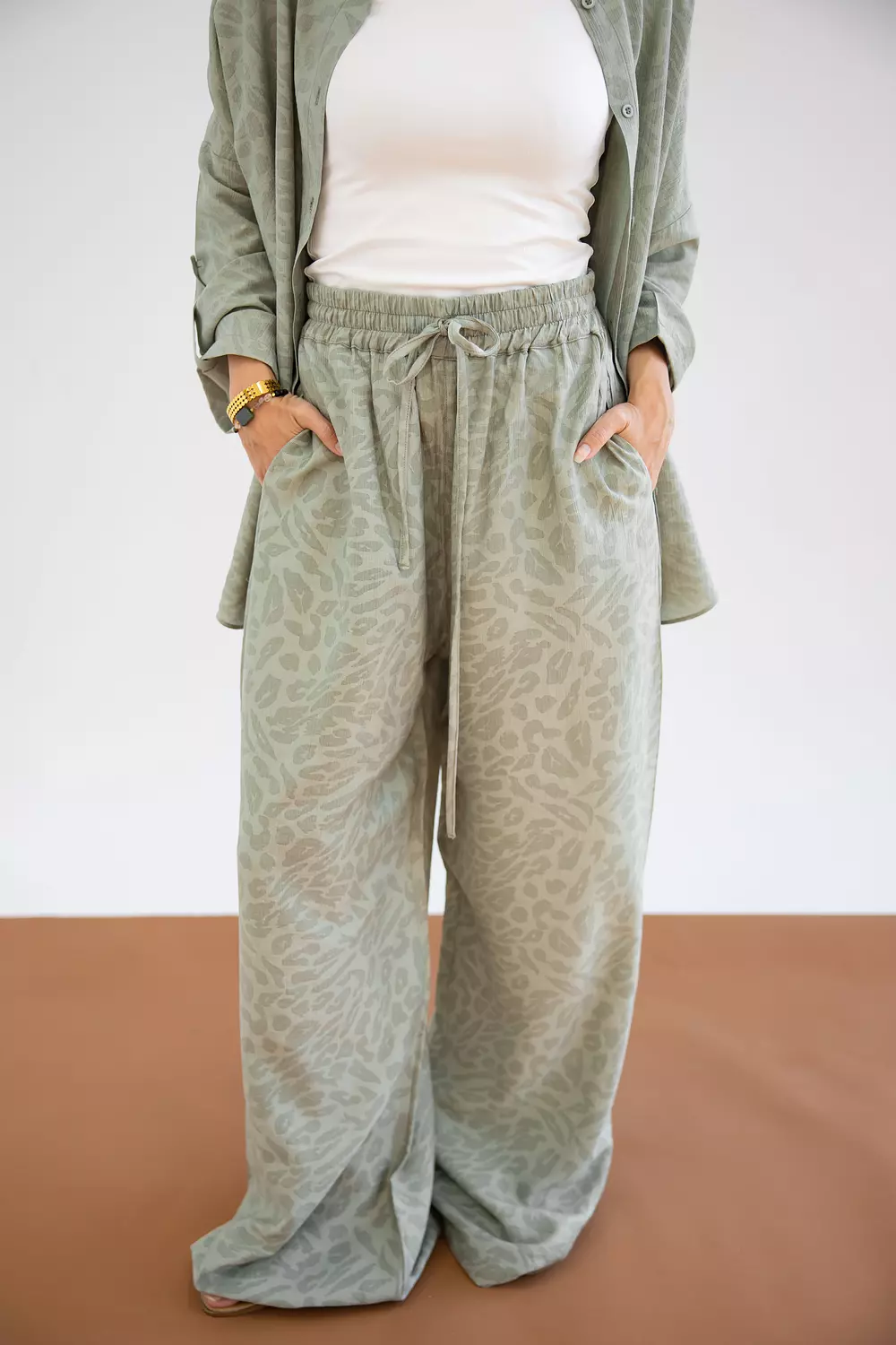 A Female Roar set in olive 4