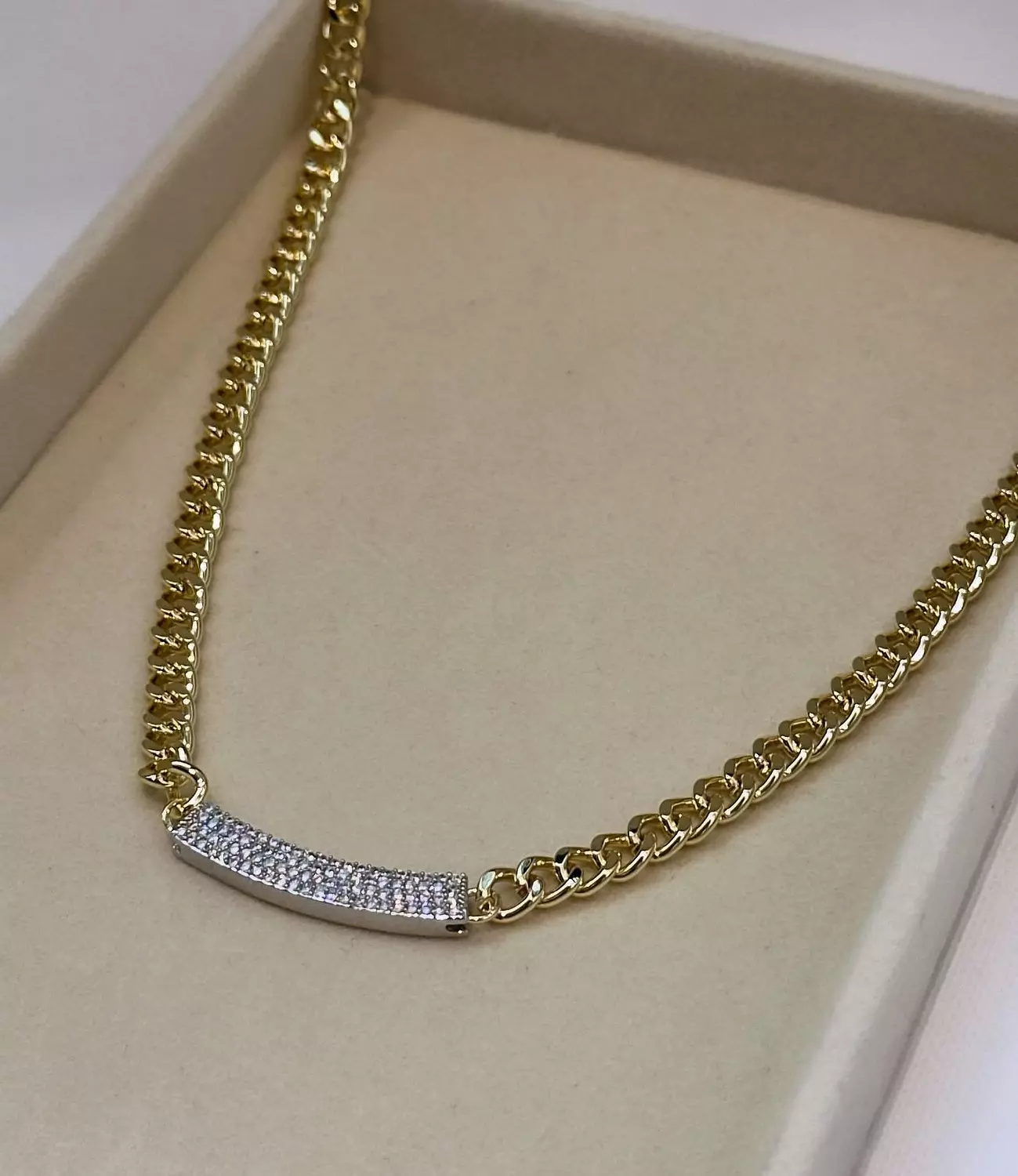 Curved Stones Necklace 3