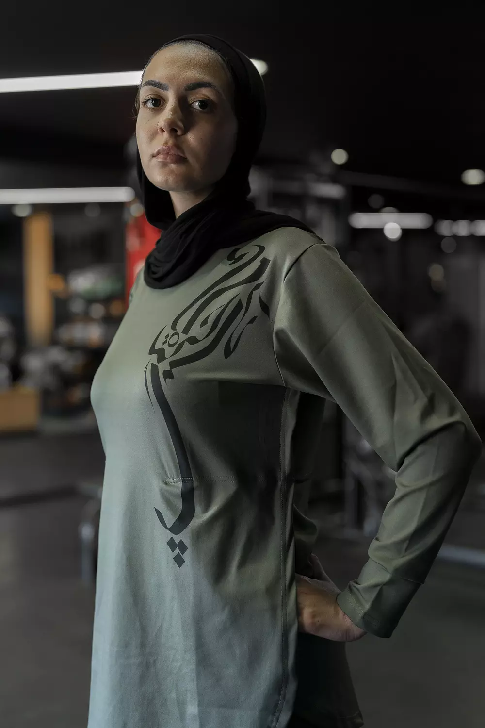 HURRA'S LONG FIT T-SHIRT IN OLIVE - حره كالسحاب 2