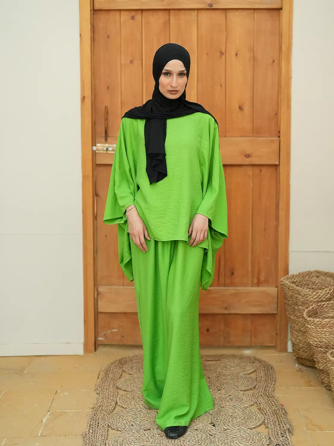 LEAFY GREEN WOMAN SET image