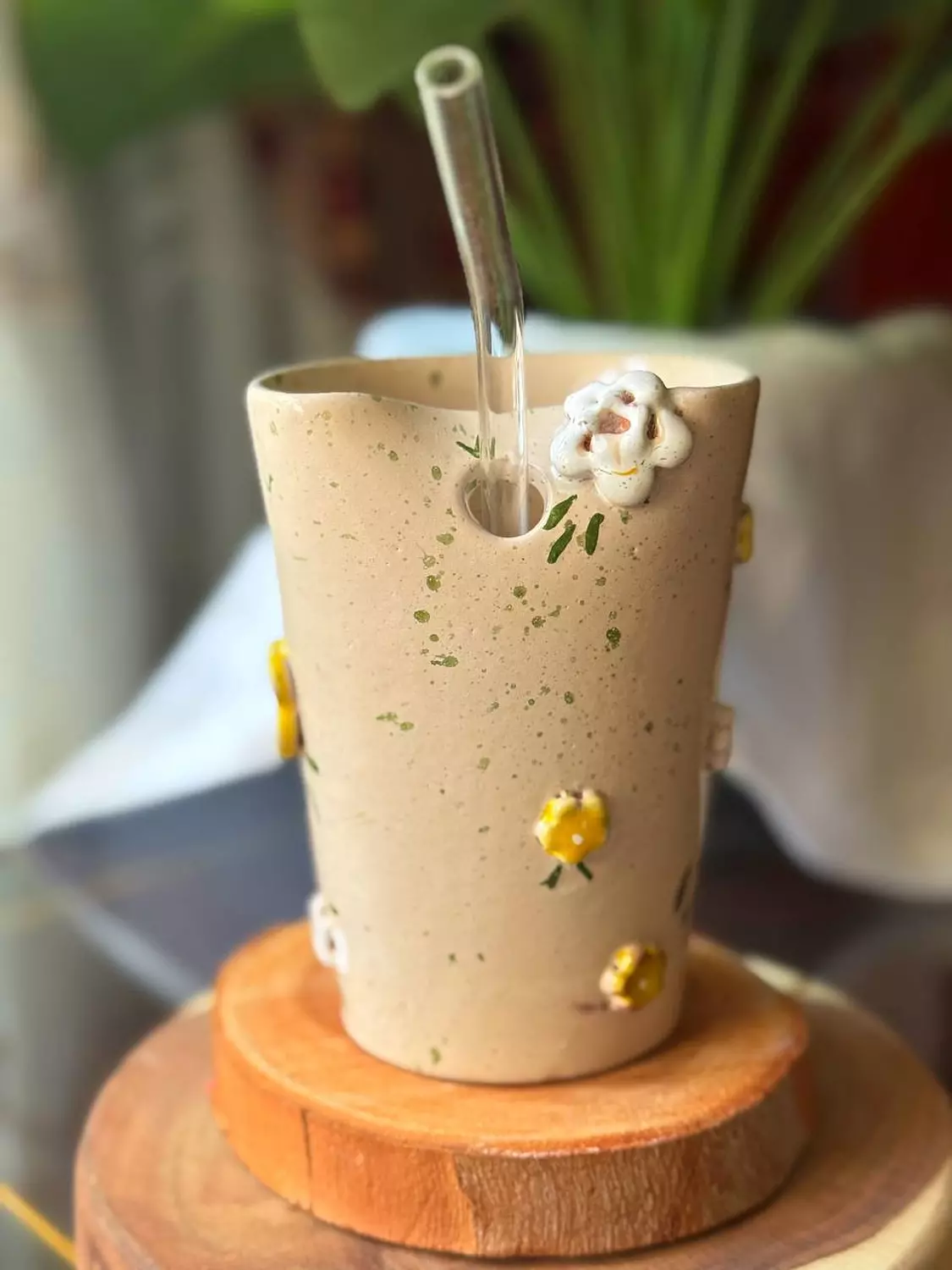 Beige Floral straw cup image