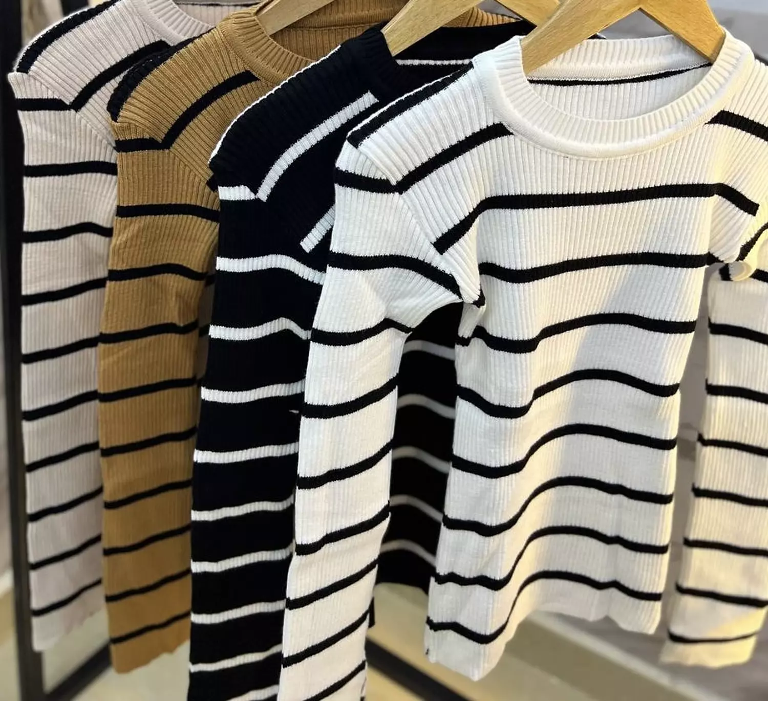 Basic strip crewneck 2