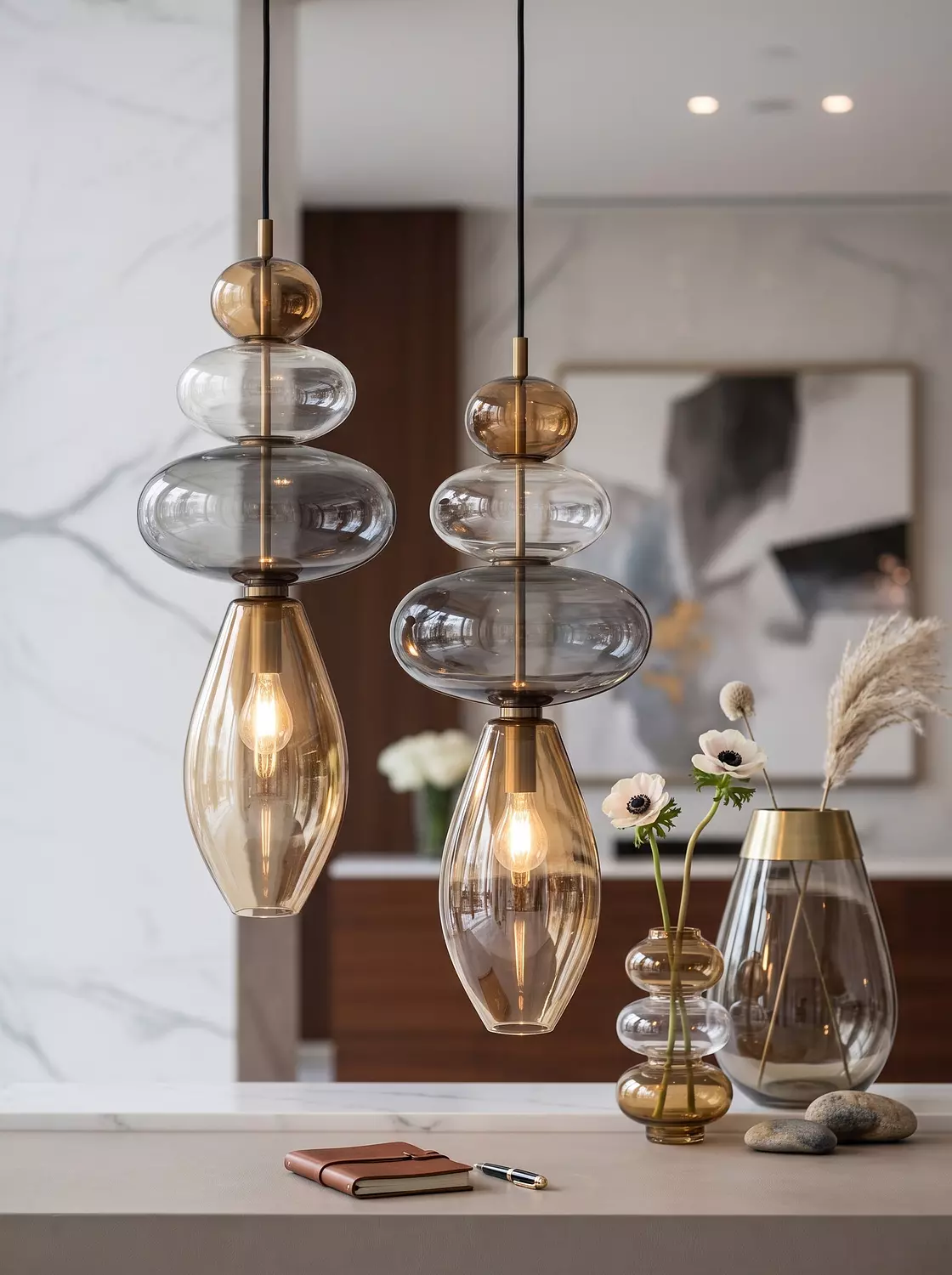 2 pendants and  2 vases image