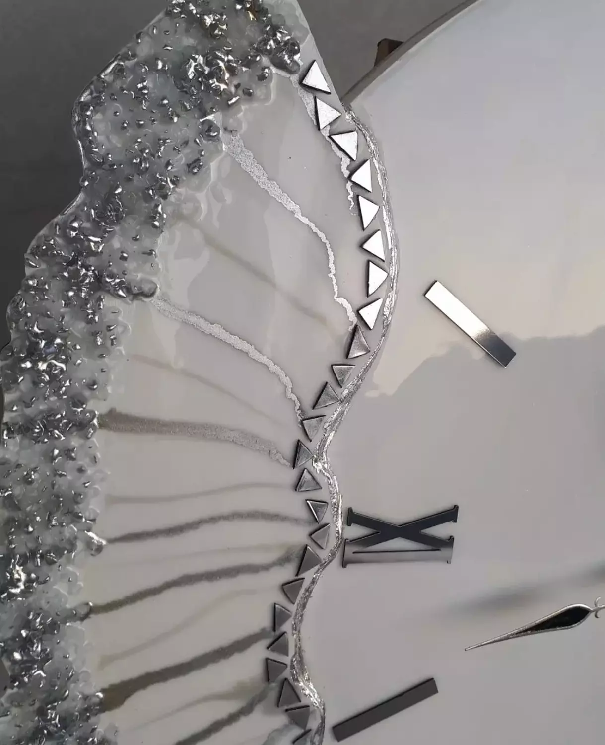 White rose clock 1